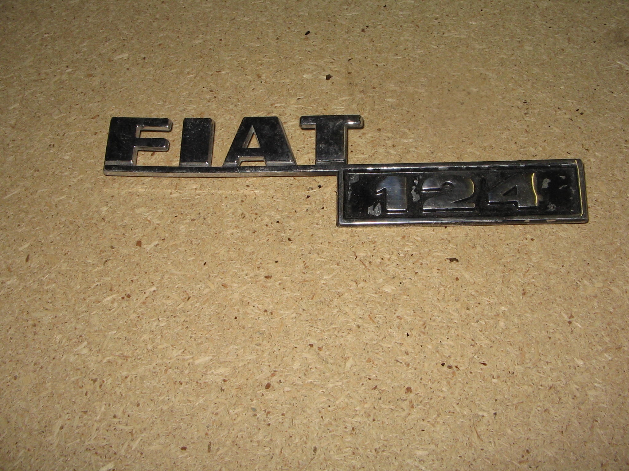 SCRITTA FIAT 124 ---N.70